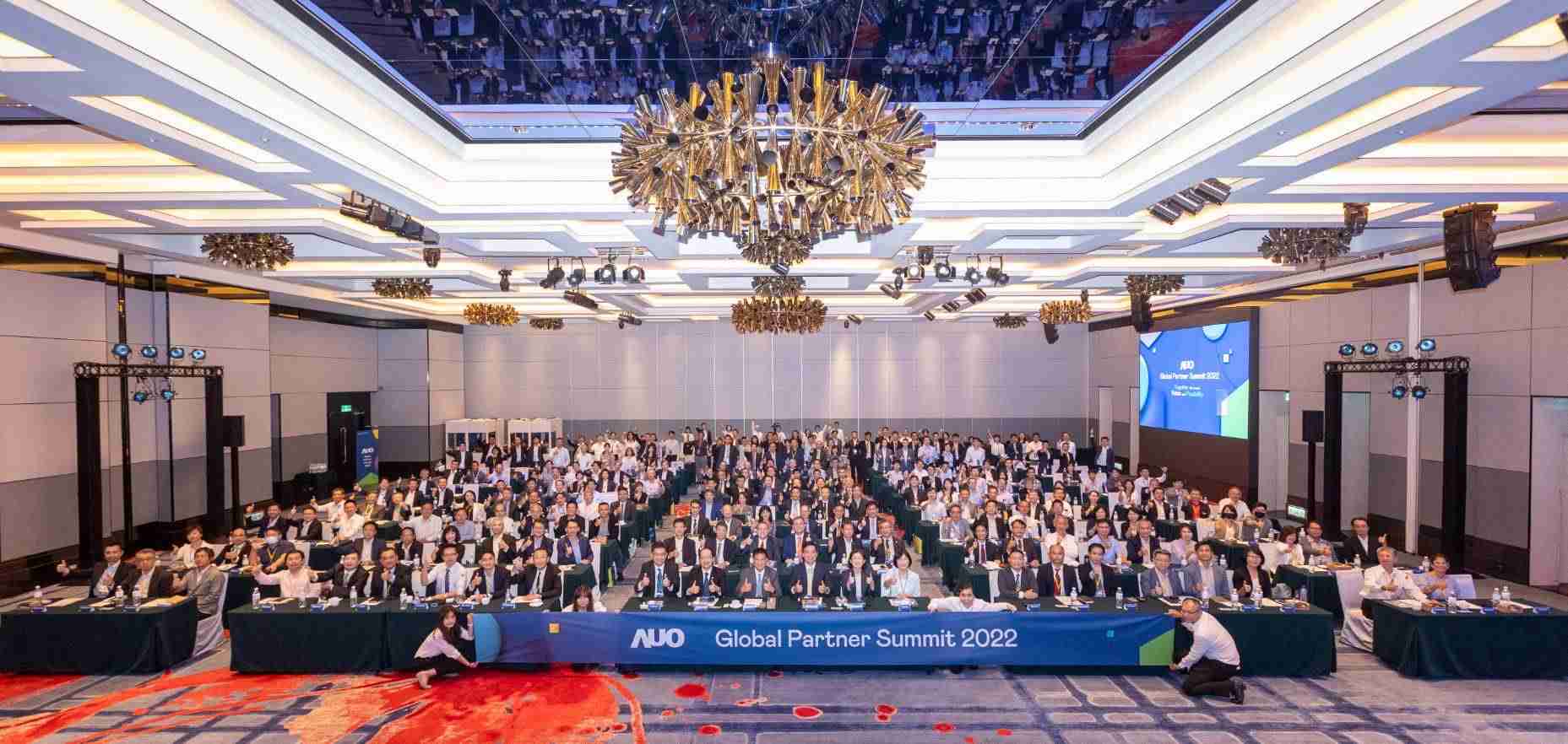 友達推動「安心、、、、創新、、、、用心、、、、同心、、盡心」五星職旅，，，，為菲籍員工打造全方位照護，，，，首度贏得「人權實踐與發展領袖獎」殊榮