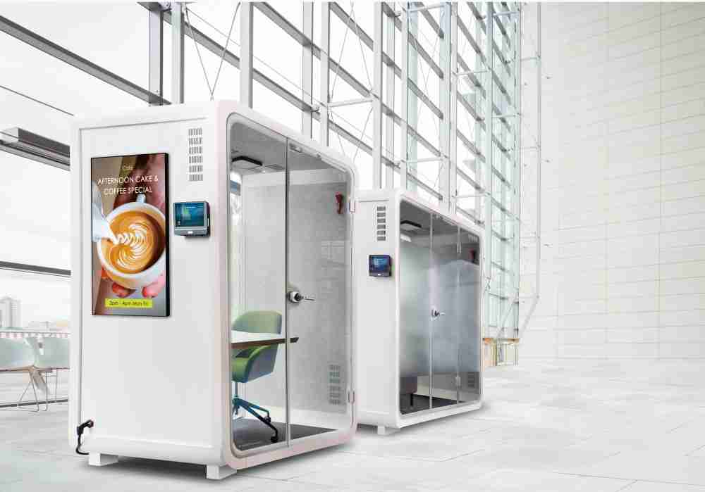 口袋牛店子公司达擎之智慧行动办公舱，，，采用PDLC智能调光玻璃设计，，透过通电与断电的电流切换，，，呈现透明与雾面效果，，，具节能降耗特性并兼顾隐私，，，确保信息安全