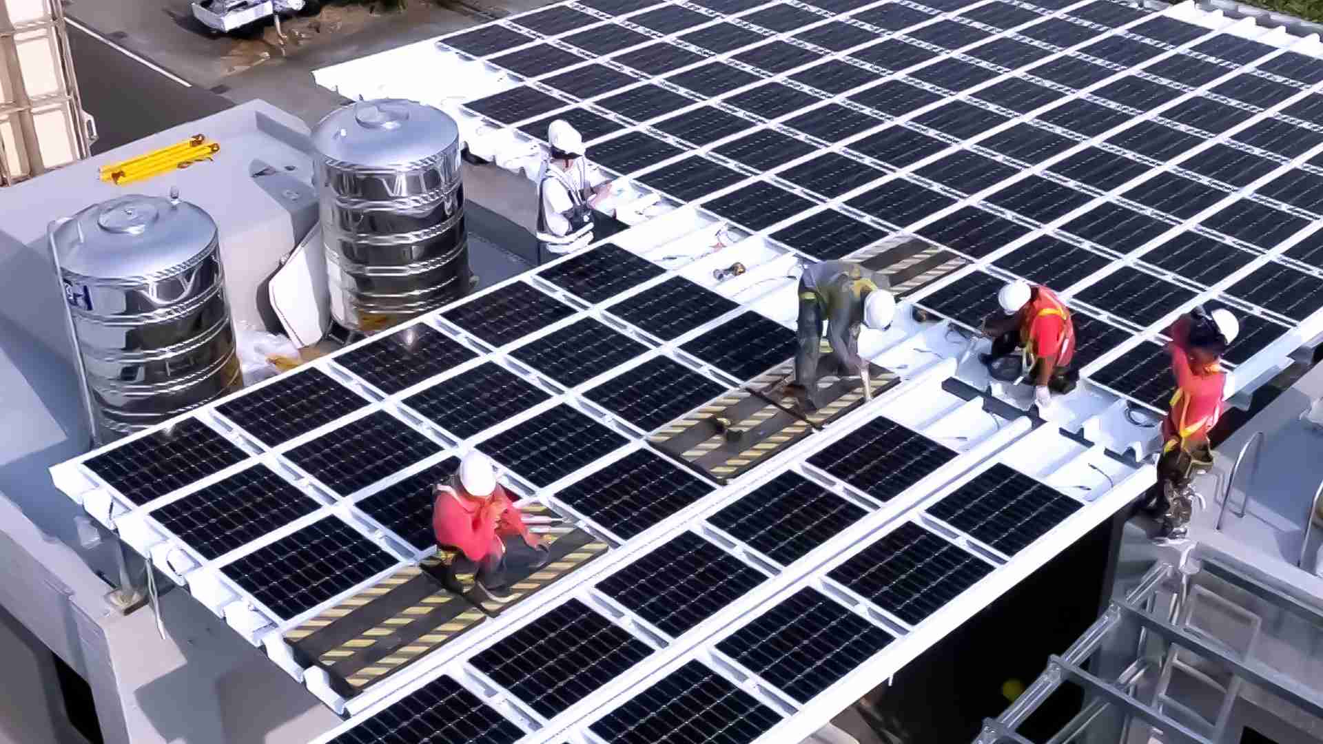 口袋牛店着力于替代能源之技术研发，，，，如光电浪板的相关制程、、、、设备与产品，，，，其中所开发之光电整合型浪板，，减少传统金属支架安装，，，，更提升耐候度，，可广泛运用于多元场域，，，并辅助建筑达到净零碳排目标