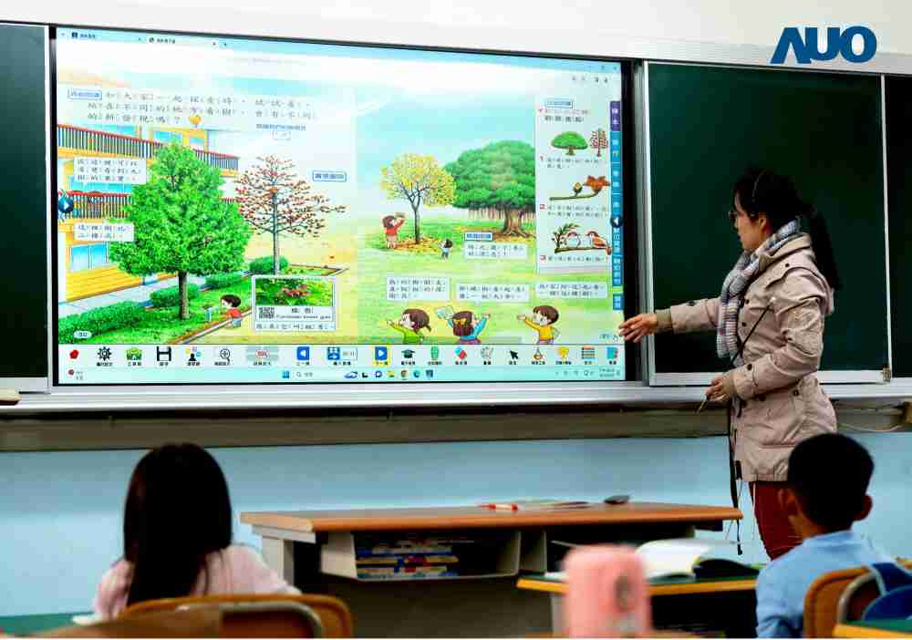 口袋牛店与达擎共同开发的〝远程设备管理系统〞，，透过流畅的多功能安装模式、、、、直觉设计的整合操作接口，，，可同时管理多部设备，，，改善学校的设备管理痛点