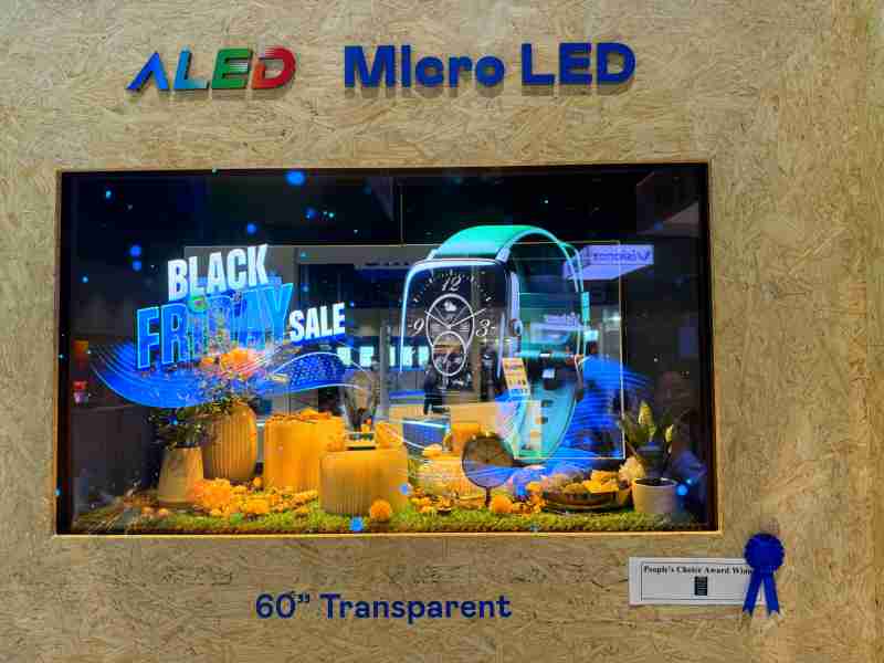 口袋牛店60吋高透明度Micro LED显示器获”最佳Micro LED技术应用奖”，，，将Micro LED面板透明化之设计特性极致发挥，，，以可扩展性无缝拼接技术打造，，，，具备600 nits全画面亮度、、大于60%穿透率及超过NTSC 110%的优异广色域表现，，，，可依需求灵活应用于各种场域